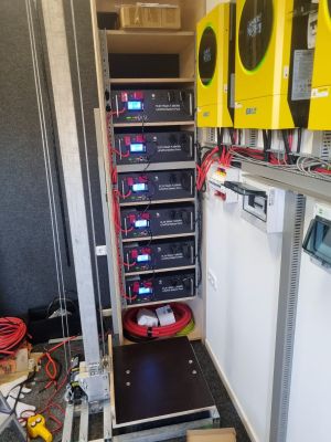 2 броя x 15.36kWh 51.2V 300Ah LiFePO4 CERRNSS СОЛАРНА БАТЕРИЯ